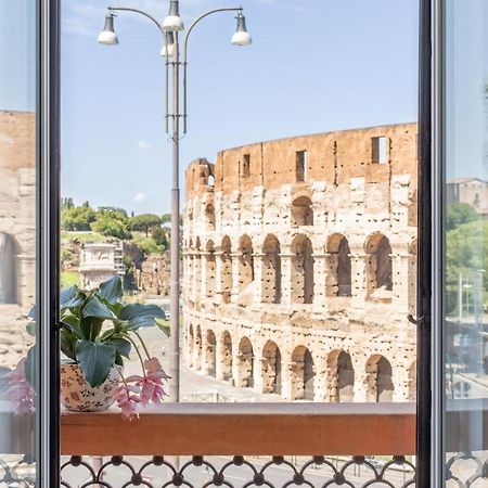 Iflat Unforgettable In Front Of Colosseum Рим Екстериор снимка