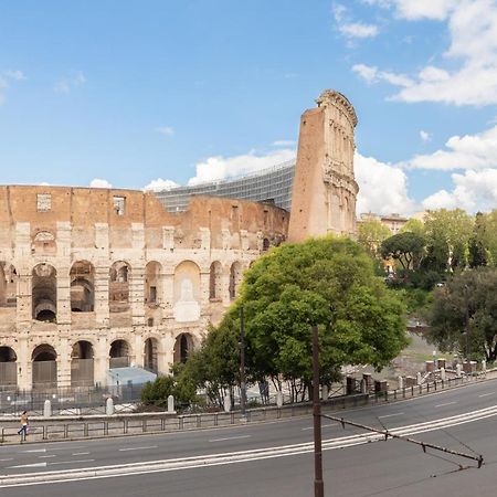 Iflat Unforgettable In Front Of Colosseum Рим Екстериор снимка