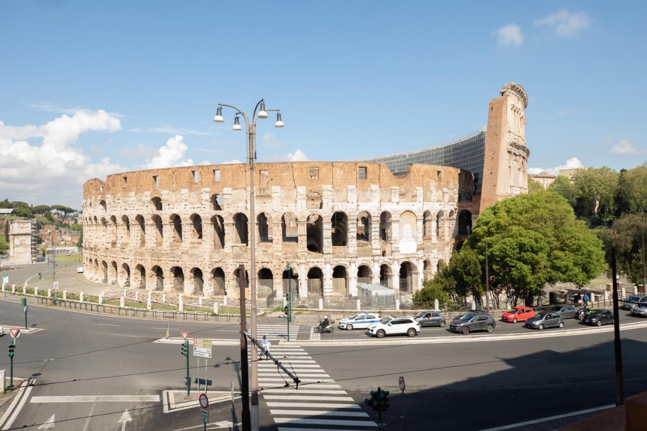 Iflat Unforgettable In Front Of Colosseum Рим Екстериор снимка